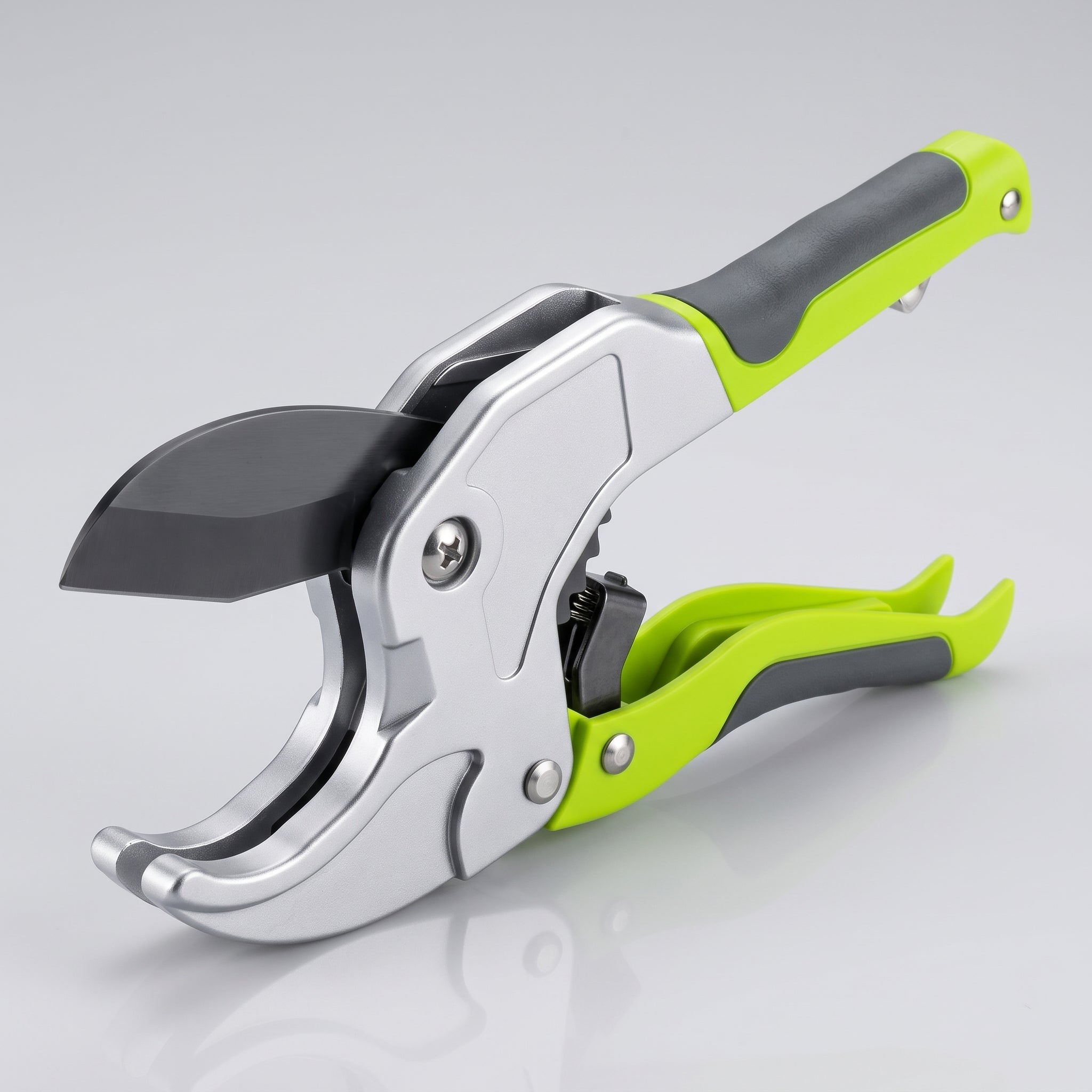 Heavy-Duty Plastic Pipe Cutting Tool